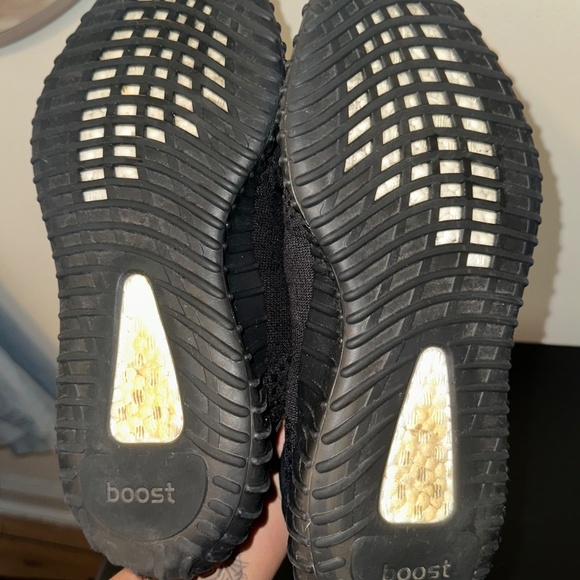 Adidas Yeezy Boost 350 V2 Black Non-Reflective Size 10 - Picture 4 of 7